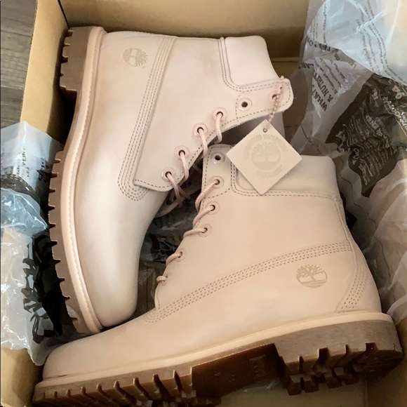 Light pink nubuck timberland 6 inch boot - Picture 2 of 7